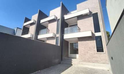 Sobrado Geminado à venda, 2 quartos, sendo 2 suítes, Bairro Ilha da Figueira, Jaraguá do Sul/ SC.