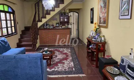Casa com 4 quartos à venda na Praça Cabo Eutrópio Wilhelm de Freitas, 20, Jardim Santa Mena, Guarulhos, 170 m2 por R$ 600.000