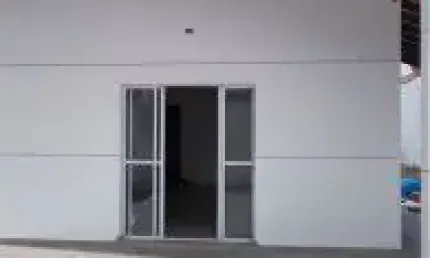 Casa no bairro Balneário Gaivota, em Itanhaém - ficando lado praia à 50 metros do mar, em rua calçada.
