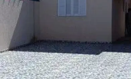 Casa no bairro jardim regina, em itanhaém - localizado lado praia, em rua calçada.