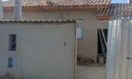 Casa no bairro Bopiranga, em Itanhaém - ficando lado praia, em rua calçada.