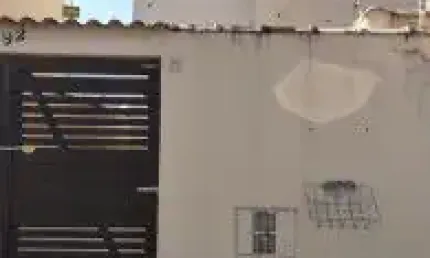 Casa no bairro jardim magalhães, em itanhaém - localizado lado serra, em rua calçada.