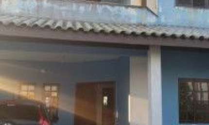Sobrado no bairro Cibratel 2, em Itanhaém - localizado lado praia frente ao mar, em rua calçada.