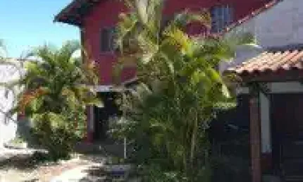 Casa no bairro Jardim Lindomar, em Itanhaém - localizada no lado praia, em rua calçada.