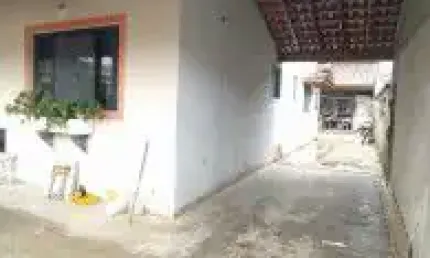 Casa no bairro Balneário Gaivota, em Itanhaém - localizado lado praia, em rua calçada.