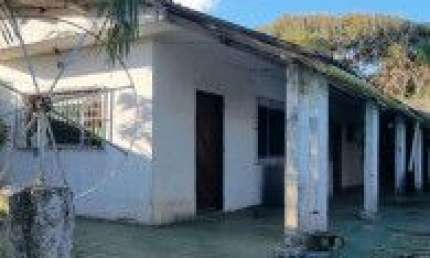 Casa no bairro Jardim Marambá 1, em Itanhaém - localizado lado praia, em rua de terra.