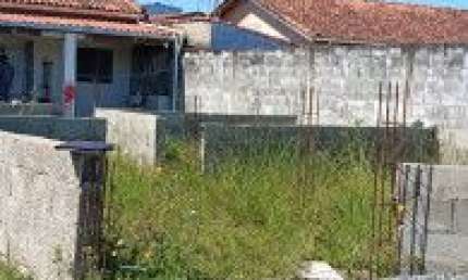 Casa no bairro Jardim Jamaica, em Itanhaém - localizado lado praia, em rua de terra.
