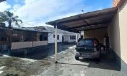 Casa no bairro Jardim América, em Itanhaém - localizado lado serra, em rua calçada.