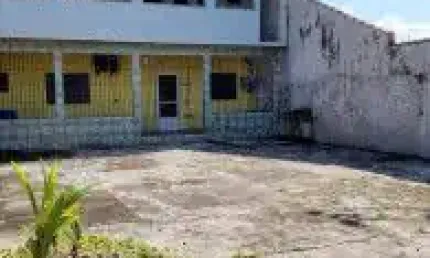 Casa no bairro balneário gaivota, em itanhaém - sendo lado praia, em rua asfaltada.