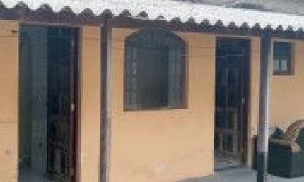 Casa no bairro Balneário Gaivota, em Itanhaém - sendo lado serra.