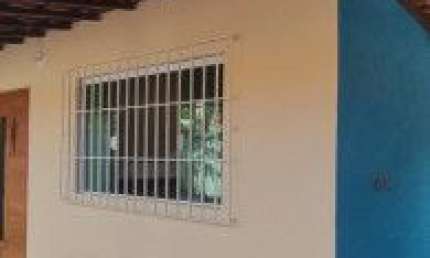 Casa no bairro Balneário Gaivota, em Itanhaém - sendo lado praia, em rua calçada.