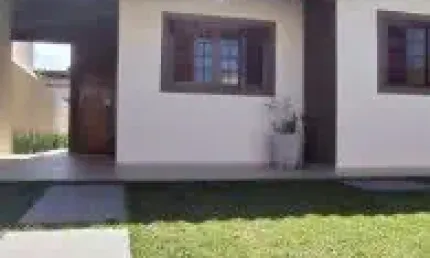 Casa em alto padrão no bairro Jardim Jamaica, em Itanhaém - sendo lado praia, em acesso pavimentado.