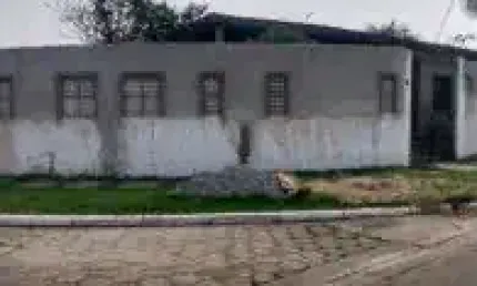 Casa no bairro Jardim Jamaica, em Itanhaém - sendo lado praia, em rua calçada.