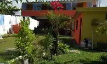 Casa no bairro Jardim das Palmeiras, em Itanhaém - sendo lado praia, em rua de terra.