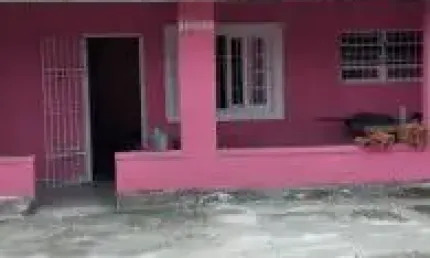 Casa no bairro Jardim Suarão, em Itanhaém - sendo lado serra, em rua calçada.
