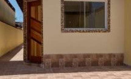 Casa no bairro Jardim Suarão, em Itanhaém - sendo lado serra, em rua calçada.