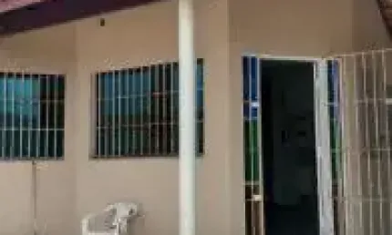 Casa no bairro bopiranga, em itanhaém - sendo lado praia, em rua calçada.