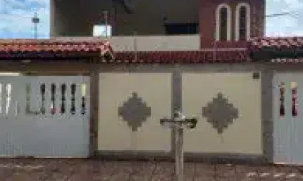 Casa no bairro jardim jamaica, em itanhaém - sendo lado praia, em rua calçada.