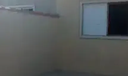 Casa no bairro Vila Loty, em Itanhaém - sendo lado serra, em rua de terra.