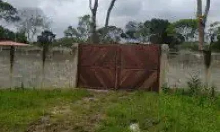 Terreno de chácara no bairro São Fernando, em Itanhaém - sendo lado serra, em rua de terra.