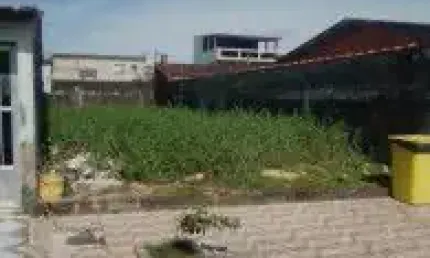 Terreno no bairro Jardim Laranjeiras, em Itanhaém - sendo lado praia, em rua de terra.