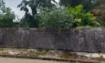 Ótimo terreno no Jardim Jamaica, em Itanhaém - lado praia, em rua calçada.