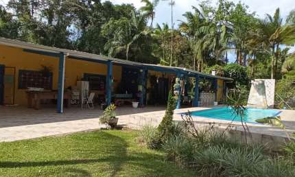 Excelente chácara no Jardim Aguapeú, em Itanhaém - localizada lado serra, em rua de terra.
