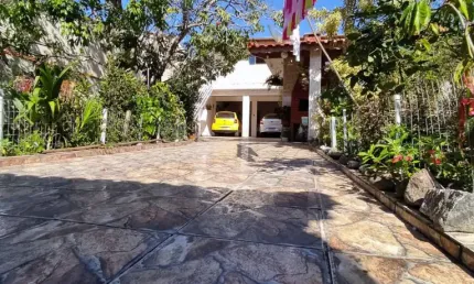 Casa no bairro jardim califórnia, em itanhaém - localizada lado praia.