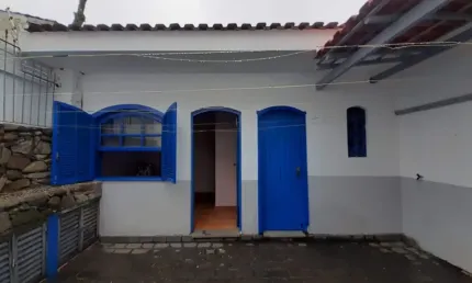 Ótima casa no bairro cibratel 1, em itanhaém - localizada lado praia, em rua calçada.