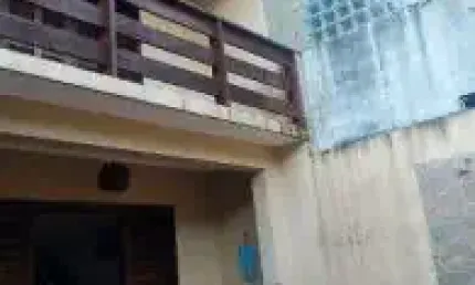 Casa no bairro Praia dos Sonhos, em Itanhaém - localizada lado praia, em rua calçada.