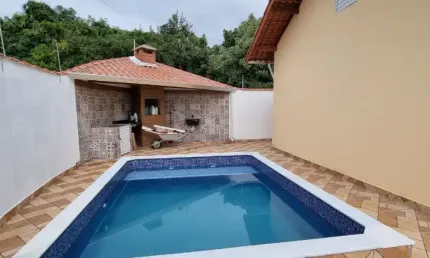 Casa à venda no bairro Jardim Jamaica, em Itanhaém * Possui piscina e churrasqueira - Aceita financiamento bancário!