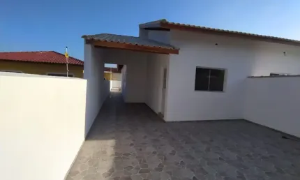 Casa à venda no bairro Balneário Gaivotas, em Itanhaém ** Possui piscina com cascata; Aceita financiamento bancário!!