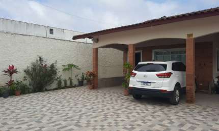 Ótima casa à venda no bairro Cibratel 2, em Itanhaém ** Localizada lado praia, em rua calçada; possui piscina e churrasqueira.
