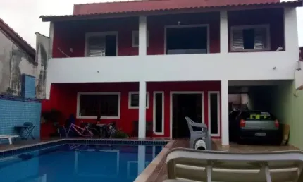Ótima casa à venda no bairro Jardim Jamaica, em Itanhaém ** Localizada lado praia, em rua calçada.