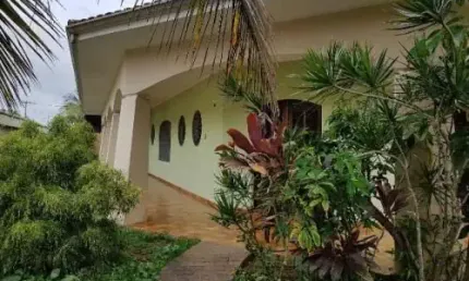 Excelente casa à venda no bairro Praia do Sonho, em Itanhaém ** Sendo lado praia, em rua calçada.