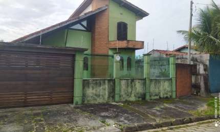 Ótimo sobrado à venda no bairro Bopiranga, em Itanhaém ** Localizado lado praia, em rua calçada.