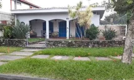 Ótima casa à venda no bairro Cibratel, em Itanhaém ** Lado praia, em rua pavimentada.