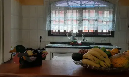 Casa à venda no bairro Luiza Mar Mirim, em Itanhaém ** Localizada lado praia, em rua calçada.