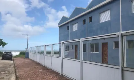 Sobrado em condomínio à venda no bairro Loty, em Itanhaém ** Frente ao mar, em rua calçada.