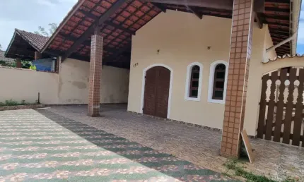 Casa a venda no belas artes em itanhaém/sp com fundos para o rio .