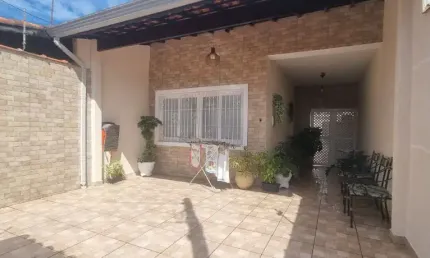 CASA A VENDA EM ITANHAÉM Á 400 METROS DO CENTRO DA CIDADE