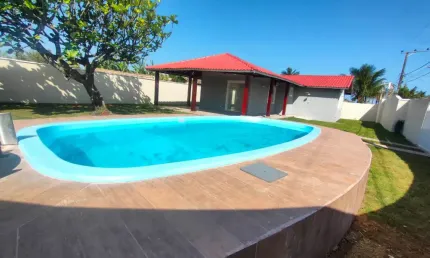 CASA COM PISCINA LOTE INTEIRO EM ITANHAÉM APENAS 70M DO MAR.