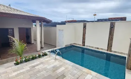 CASA NOVA COM PISCINA Á VENDA EM ITANHAÉM - 1200M DO MAR .