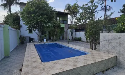 Excelente casa com piscina e 03 dormitórios na praia do Suarão em Itanhaém.