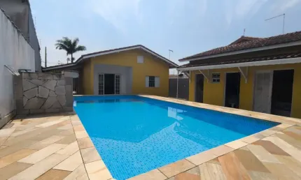 Casa a venda com piscina á 400m do mar - Itanhaém/SP.