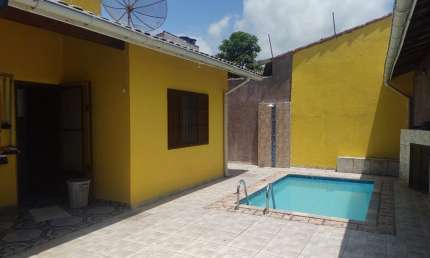 Casa com 4 dormitórios e piscina á venda em Itanhaém á 200m do mar.