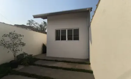 Casa á venda em bairro residencial próximo ao Belas Artes em Itanhaém/SP.