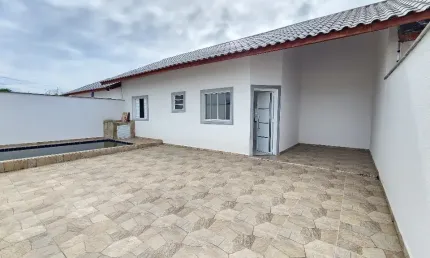 CASA COM PISCINA A VENDA EM ITANHAÉM Á 1300M DO MAR