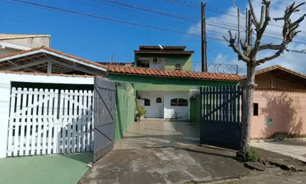 CASA A VENDA NO BAIRRO SATÉLITE , AO LADO DO CENTRO DE ITANHAÉM - SP