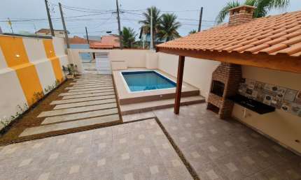Casa Sobreposta com piscina á 200m do mar - Itanhaém/SP.
